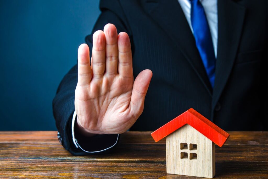 Rifiuto mutuo, sequestro beni, annullamento acquisto immobiliare.