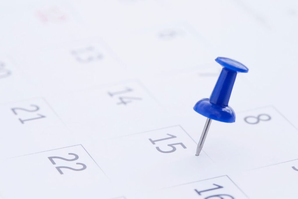 Calendario con pin su una data