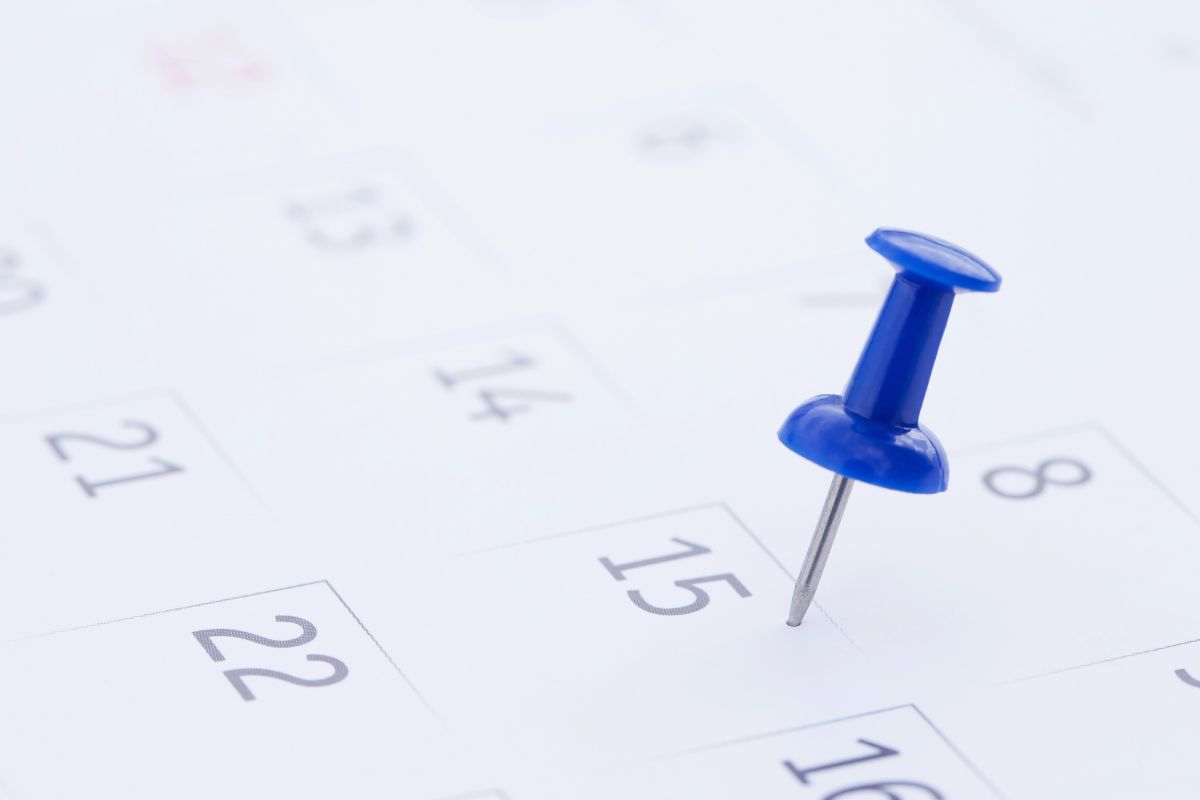 Calendario con pin su una data