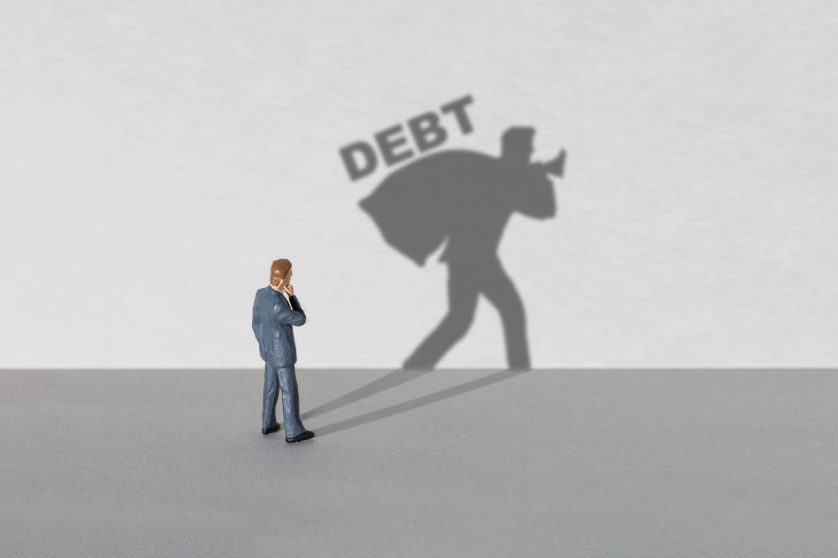 Psicologia del debito: come liberarsi dai debiti e gestire l’ansia finanziaria